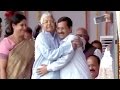 At Bihar swearing-in, Lalu-Kejriwal hug gets all the tweets