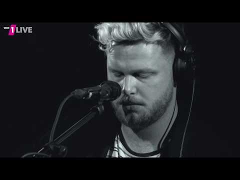1live session with alt-J