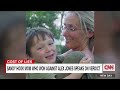 Mom who confronted Alex Jones says he slipped her a note at trial  - 04:24 min - News - Video