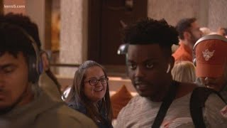 Longhorns players arrive in San Antonio ahead of Alamo Bowl