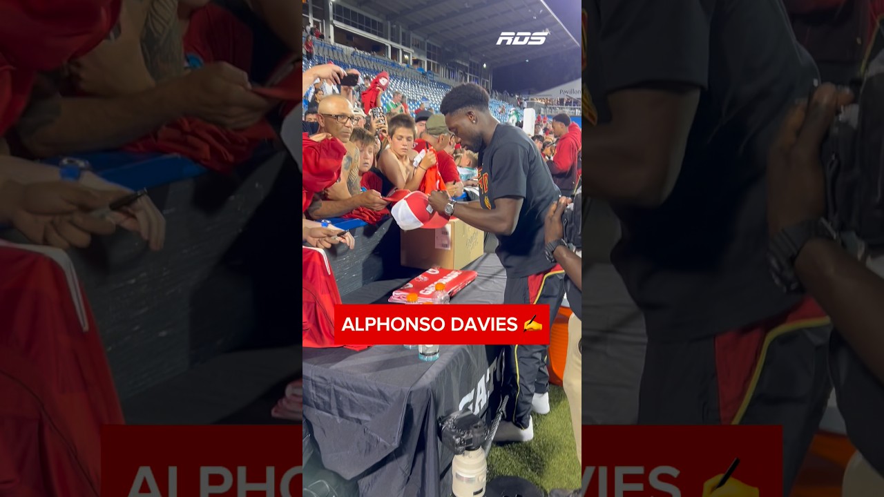 Alphonso Davies a fait des heureux chez les partisans du Canada! ⚽️#FIFAWorldCup #Soccer
