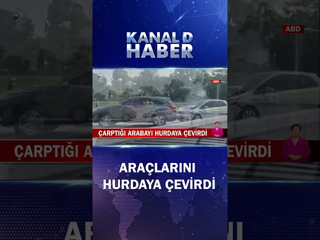 Geri Manevra Yapıp Çarptı, Arabayı Hurdaya Çevirdi!