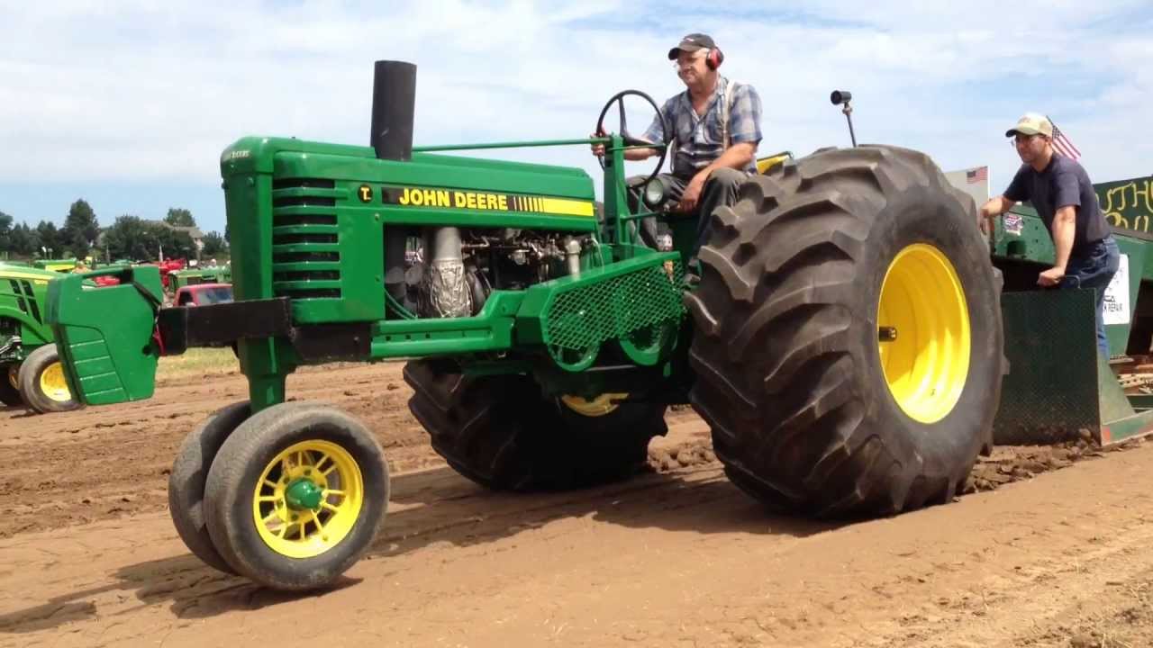 Two Unique John Deere Tractors Pullin Hard Youtube