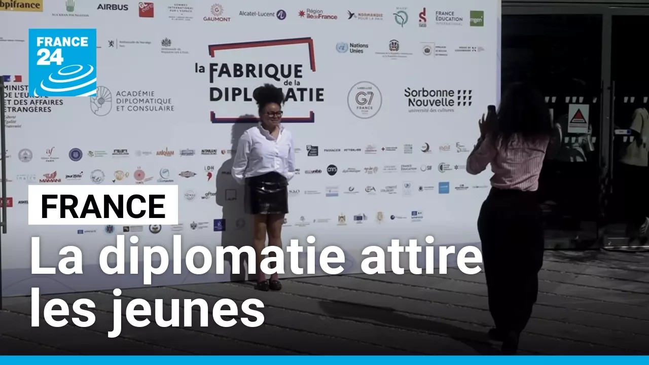 France : succès de la fabrique de la diplomatie chez les jeunes • FRANCE 24