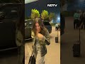 Alia Bhatt ने Mumbai Airport पर लोगों को कहा Bye  - 00:41 min - News - Video