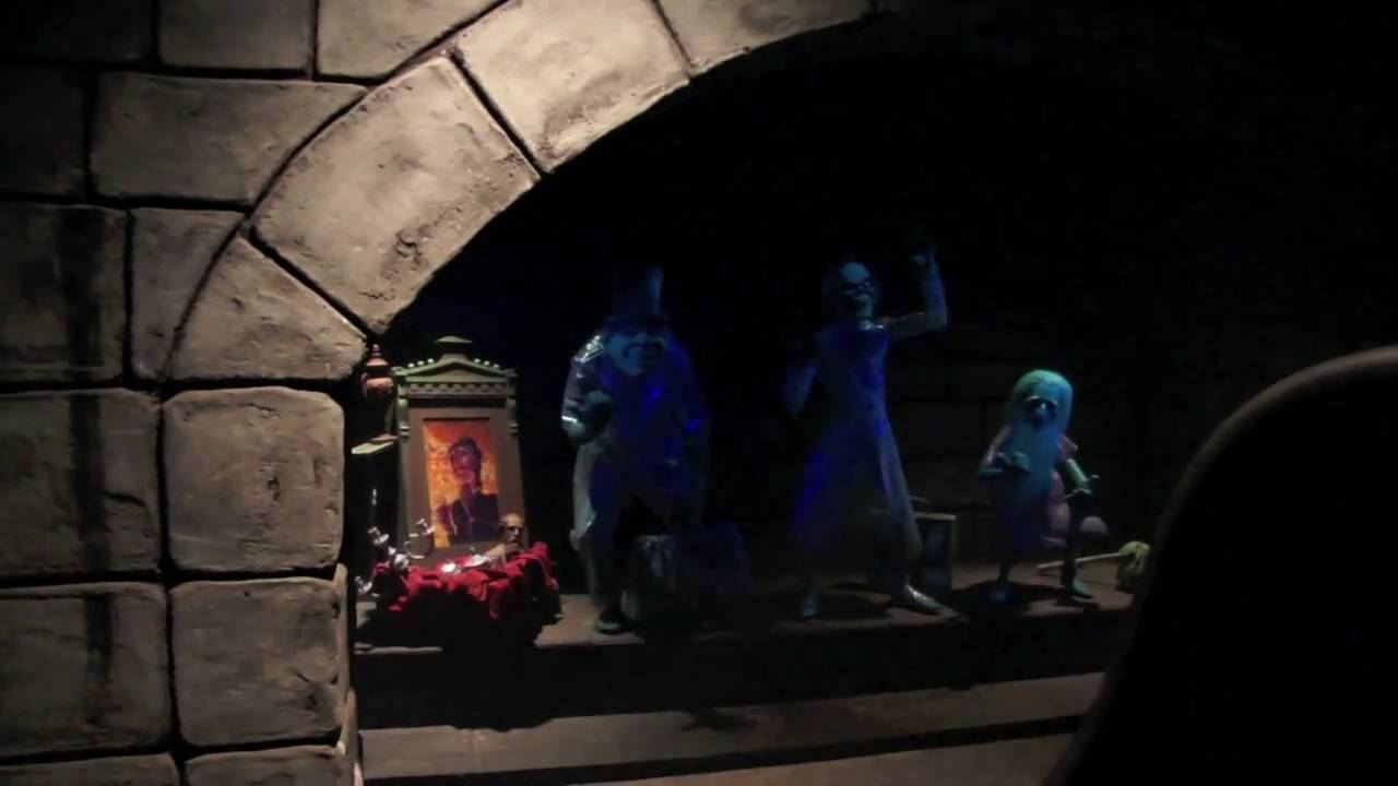 Lights On Peek At The Haunted Mansion During Evacuation Walt Disney World Youtube 