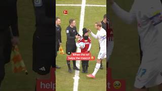 WHOLESOME! ❤️ Ref helps the Mascot