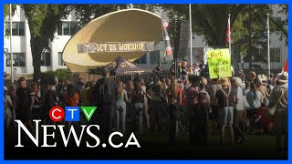 Protests at Sean Feucht concert at legislature