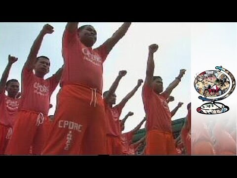 The Filipino Prisoners Who Dance to