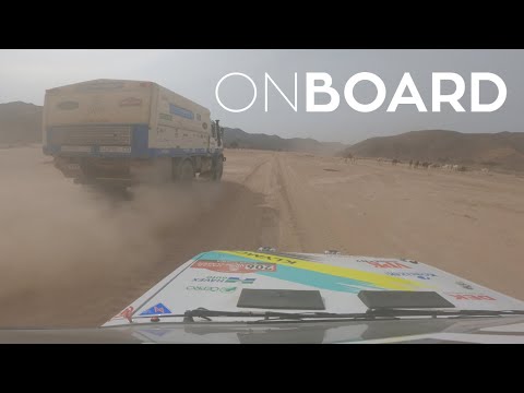 Prasklé těsnění pod hlavou motoru / STAGE 10 ONBOARD / Škodovkou na Dakar 2021