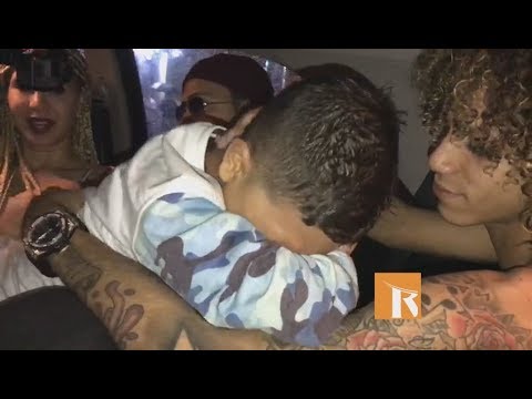 Este pequeño fan de Jon Z llora de la emoción cuando ve al artista en persona por primera vez