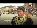 Peruanos danzan en honor al Señor de la Estrella de Nieve