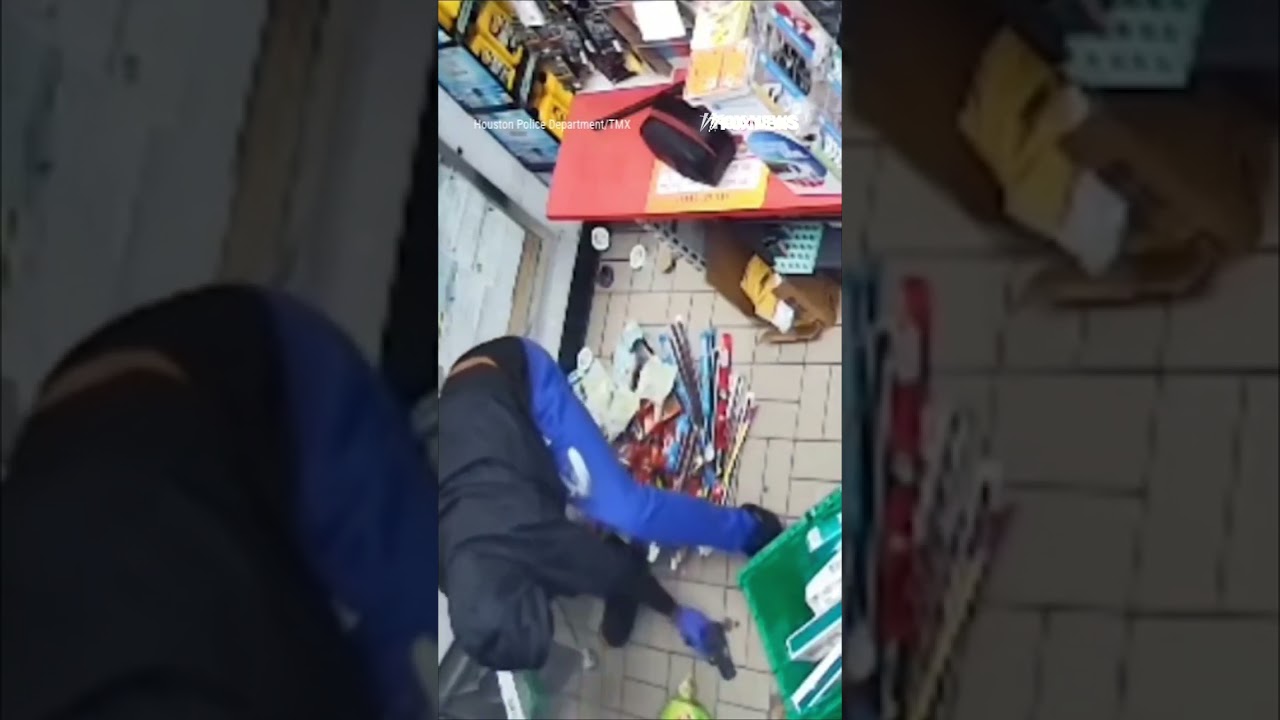WATCH: Suspects ransack Houston convenience store at gunpoint #foxnews #news #shorts