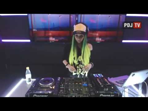 Monique phim set Monique phim set