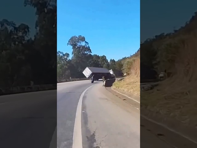 🚨 Motociclistas correm para ajudar caminhoneiro após acidente na BR-262! Um exemplo emocionante!