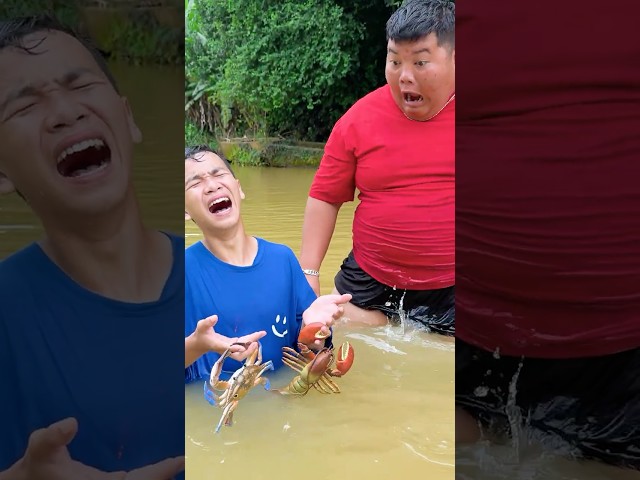 Epic Fail While Catching Crabs & Shrimps! 😂🦀🦐
