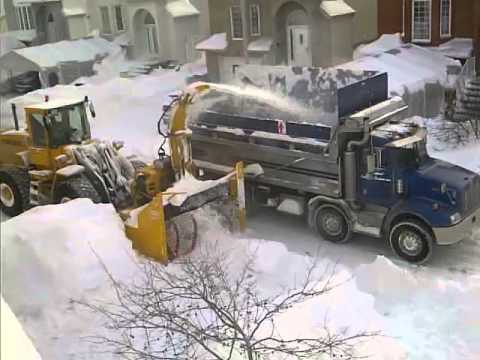 Како се чисти снегот во Канада?