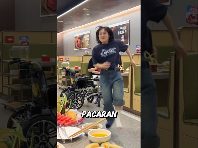 Wanita ini baru saja keluar dari rumah sakit😂