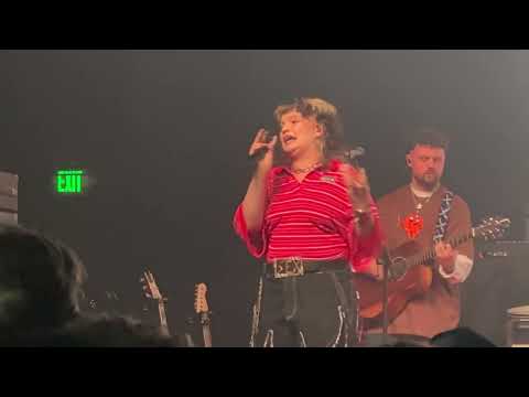 Lola Young - Charlie live in 4k, Los Angeles 4-15-25