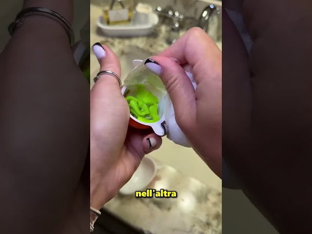 Questa mamma ha ingannato suo figlio con un Kinder Joy 😲