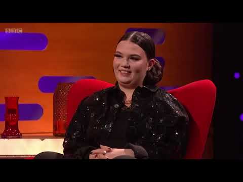Lola Young - So Sorry [Clip] and cute interview on Graham Norton [S29E17] - 04/02/22