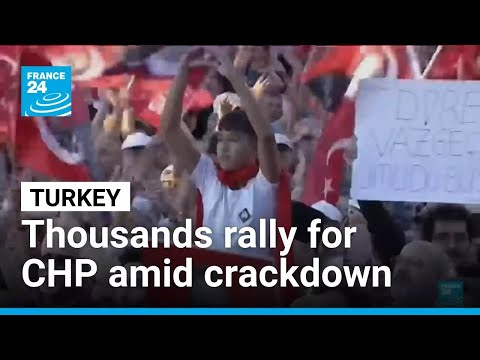 Turkey: Thousands rally for CHP amid legal crackdown on leadership • FRANCE 24 English