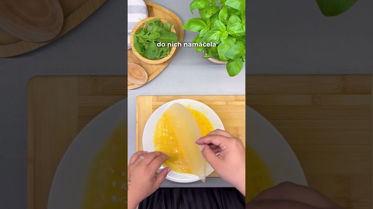 Vyzkoušejte jednoduchý špenátový burek z rýžového papíru, který křupe díky horkovzdušné fritéze