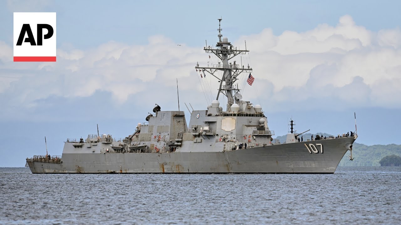US warship docks in Trinidad and Tobago, putting pressure on Venezuela