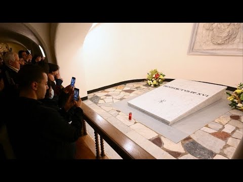 Túmulo de Bento XVI já pode ser visitado
