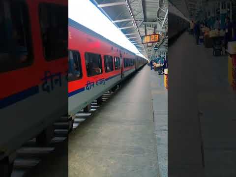 Shalimar to MGR Chennai Central weekly superfast express// WAP7// 22825#yshorts #vijayawada #south