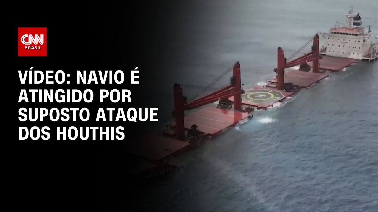 Veja momento que navio afunda no Mar Negro após suposto ataque dos Houthis | CNN BRASIL