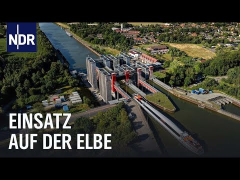 Schleusen, Schiffe, schwere Lasten: Einsatz auf der Elbe | Die Nordreportage | NDR Doku