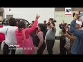 Simpatizantes celebran orden de liberar a Fujimori mientras protestan familiares de victimas  - 01:34 min - News - Video