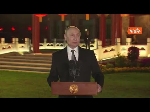 Putin: «Biden pensa che Russia ha già perso? Allora non invii Atacms e venga da noi per tè e...