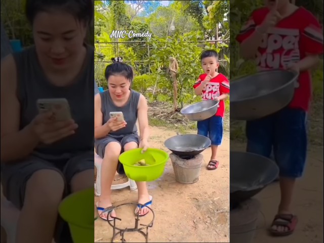 This kid always has ideas to play pranks on his mom,,😂😄🤣#shorts #funny #comedy