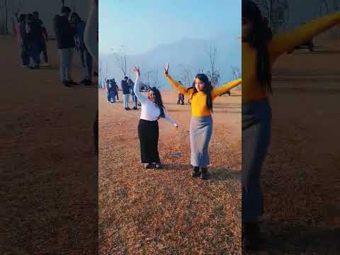 #gulabisharara😂#trendingsong🎵#ashortaday #viralvideo😊#commentmbtana kaisalgadance😅#sushma's channel