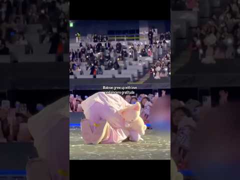 Jeongin Grew up so WELL with Lodes of LOVES❤️#jeongin #skz #straykids #concert #tour #shorts #viral