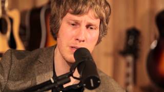 Scott Matthews Performs &quot;Eyes Wider Than Before&quot;