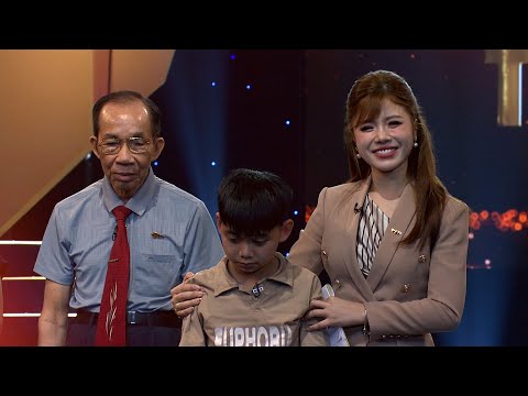 Cậu bé được tặng chân giả vỡ oà khi gặp lại ân nhân