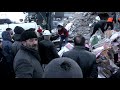 Rescuers pull pet parrot from rubble in Turkey - 00:43 min - News - Video