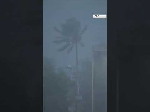 Typoon Koinu hits Taiwan at 213mph in outer region