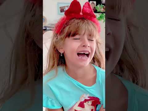 I LIBRI DI SCUOLA SONO SPARITI! AURORA CHE FARA'? #capitandadeaurora #shorts