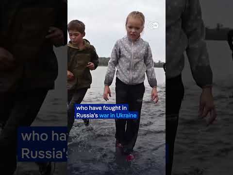'We threw hand grenades!' Russian kids try military training | DW News