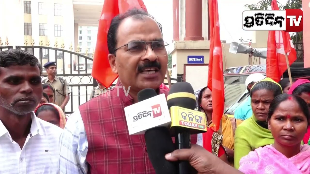 ଉଠା ଶ୍ରମିକ ପ୍ରଥା ଉଚ୍ଛେଦ ହେଉ, ଧାରଣାରେ ସଫେଇ କର୍ମଚାରୀ l BMC Sanitation Workers Protest At BMC Office
