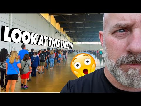 The LONGEST Lines For An Aquarium Event I've EVER  Aquashella day 1 was incredible! John spoke in front of 27,000 people and Lisa spoke in front of 64,