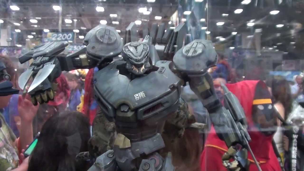 Pacific Rim Statues at SDCC13 - YouTube