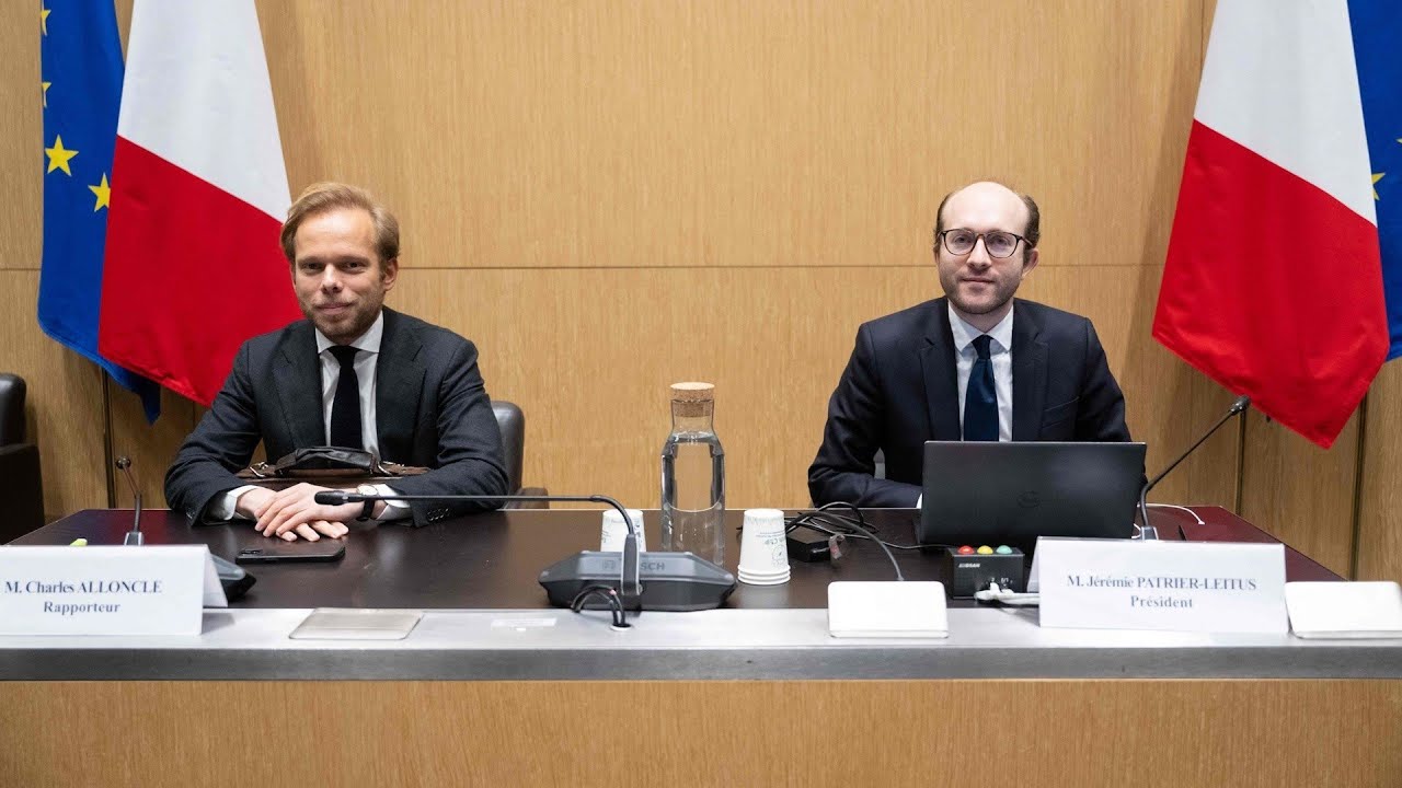 Audiovisuel public : les responsables des émissions C politique et C ce soir face aux députés