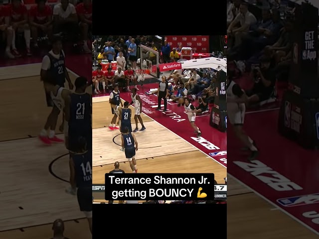 An emphatic dunk 😳