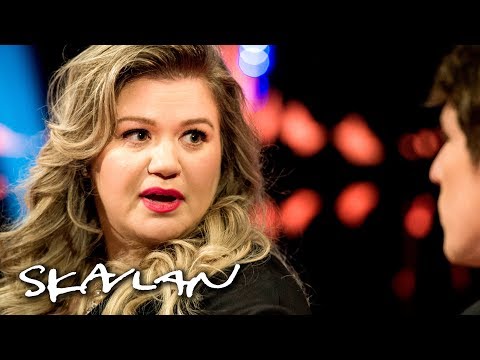 Kelly Clarkson explains why she doesn't stay in touch with her father | Skavlan