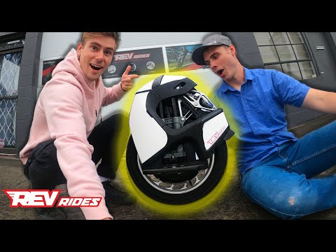King Song S18: Insane Electric Unicycle with Suspension (First Impressions)